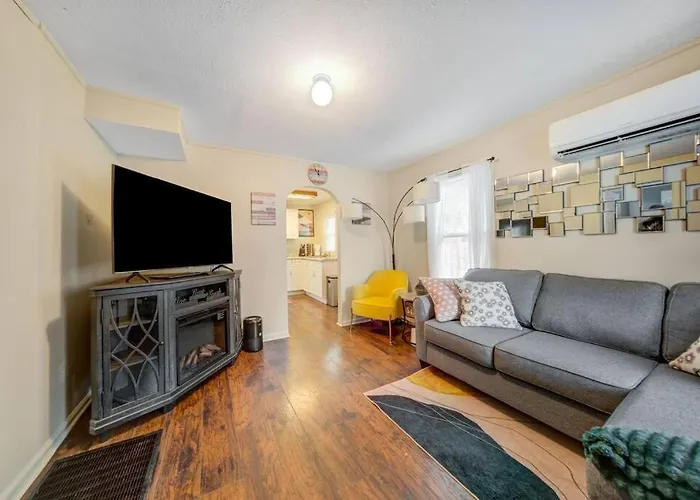 Cozy Chalet Bungalow In Westpark/Cleveland